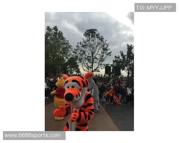 米奇赞卡斯尔表现出色展现极强侵略性打球风格令人惊叹称其为现象级表现