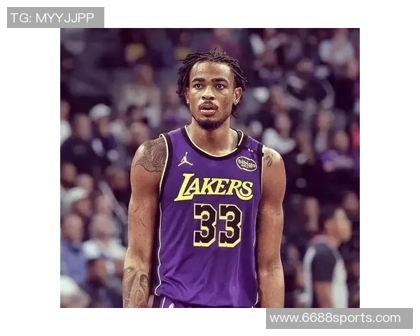 克拉克斯顿成为多支球队中锋升级的热门交易目标